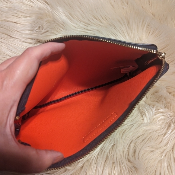 Navy Blue Tommy Hilfiger wallet wristlet with strap - Picture 5 of 5